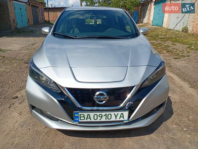 Хэтчбек Nissan Leaf 2022 в Александрие