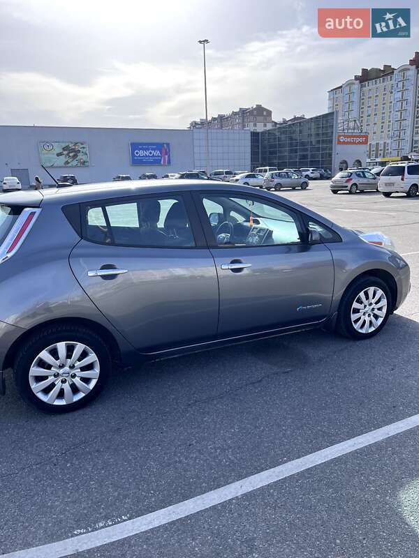 Хетчбек Nissan Leaf 2015 в Івано-Франківську