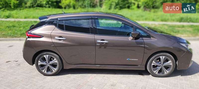 Хэтчбек Nissan Leaf 2018 в Львове