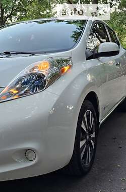 Хэтчбек Nissan Leaf 2013 в Днепре