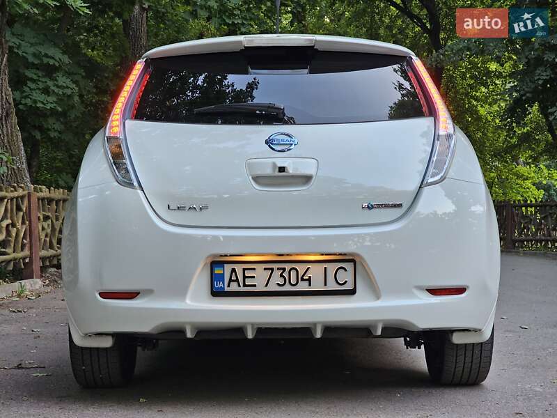 Хетчбек Nissan Leaf 2013 в Дніпрі