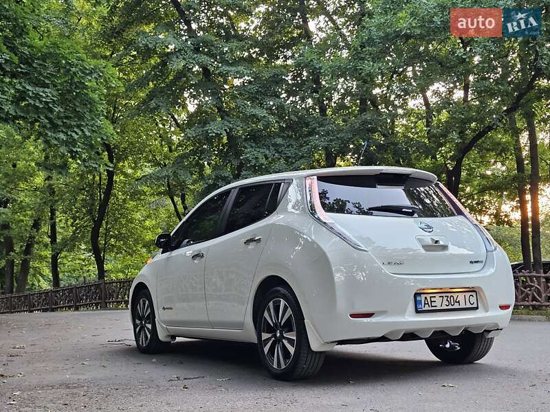 Хетчбек Nissan Leaf 2013 в Дніпрі