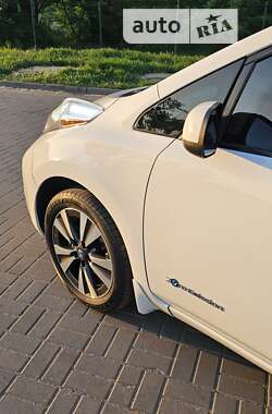 Хэтчбек Nissan Leaf 2013 в Днепре