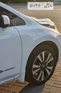 Хэтчбек Nissan Leaf 2013 в Днепре