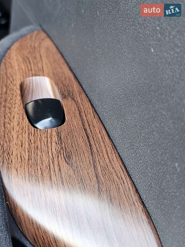 Хетчбек Nissan Leaf 2013 в Дніпрі