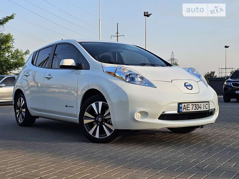 Хэтчбек Nissan Leaf 2013 в Днепре