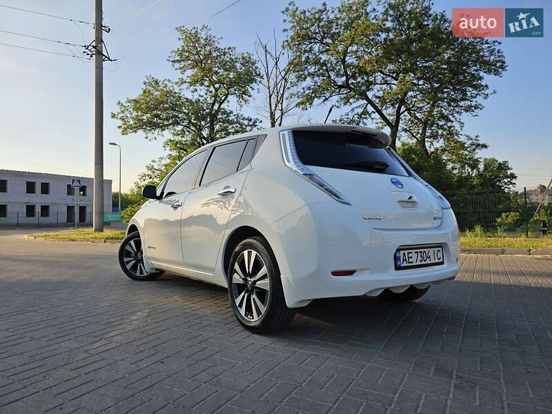 Хетчбек Nissan Leaf 2013 в Дніпрі