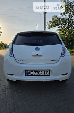 Хэтчбек Nissan Leaf 2013 в Днепре