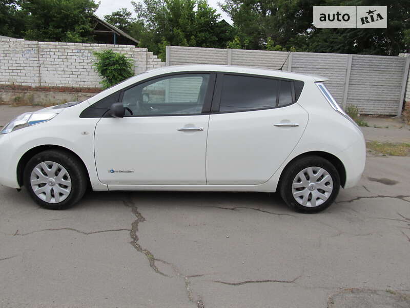 Хэтчбек Nissan Leaf 2016 в Херсоне