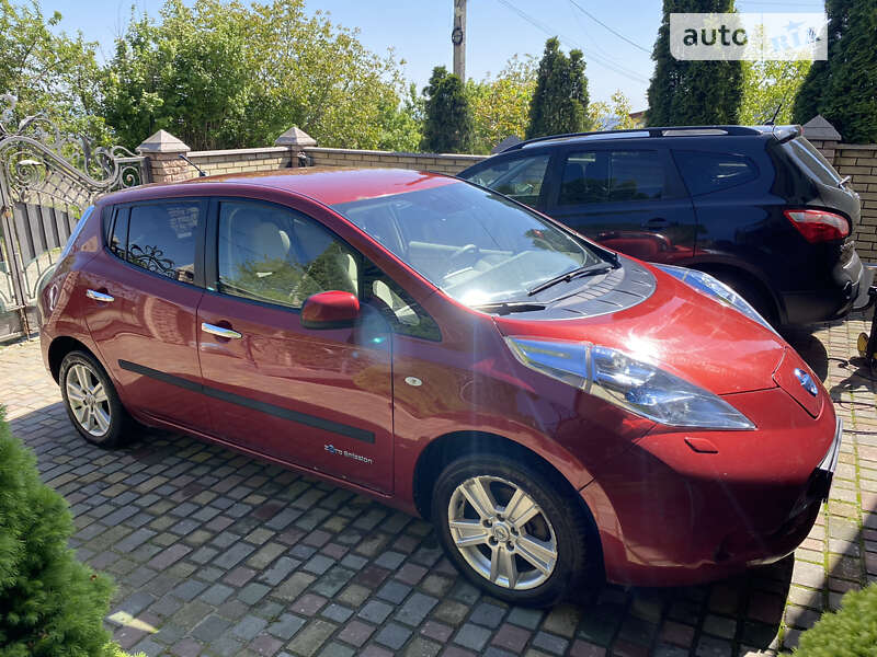 Хетчбек Nissan Leaf 2012 в Чернівцях