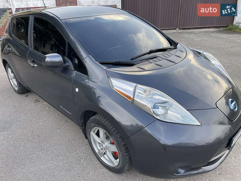 Хэтчбек Nissan Leaf 2013 в Коростышеве