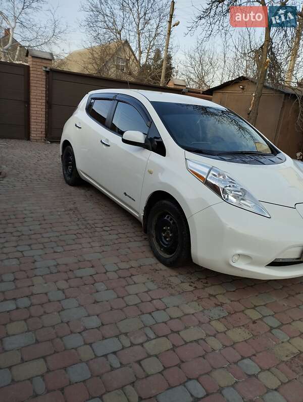 Хэтчбек Nissan Leaf 2017 в Чугуеве