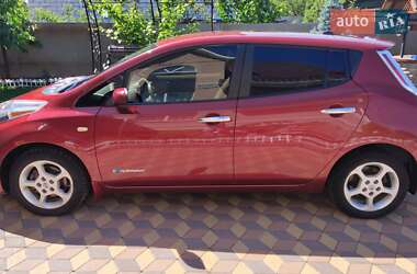 Хэтчбек Nissan Leaf 2013 в 