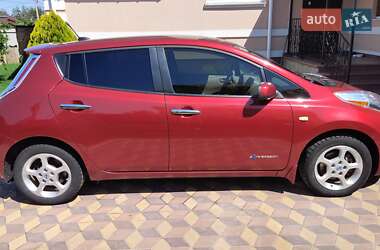 Хэтчбек Nissan Leaf 2013 в 