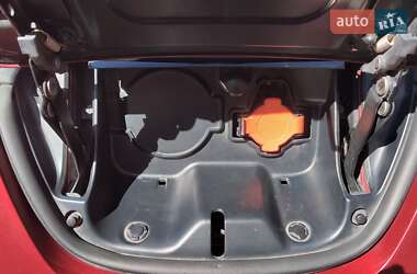 Хэтчбек Nissan Leaf 2013 в 