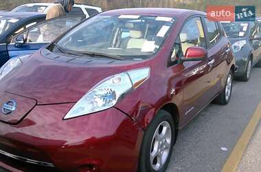 Хэтчбек Nissan Leaf 2013 в 