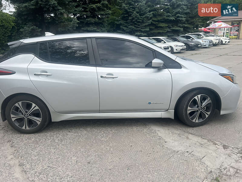 Хэтчбек Nissan Leaf 2019 в Днепре