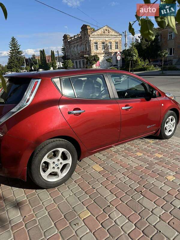 Хэтчбек Nissan Leaf 2014 в Полонном