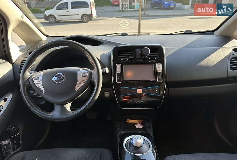 Хэтчбек Nissan Leaf 2014 в Полонном