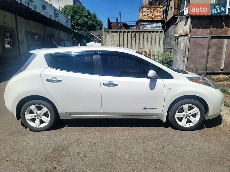 Хетчбек Nissan Leaf 2015 в Одесі