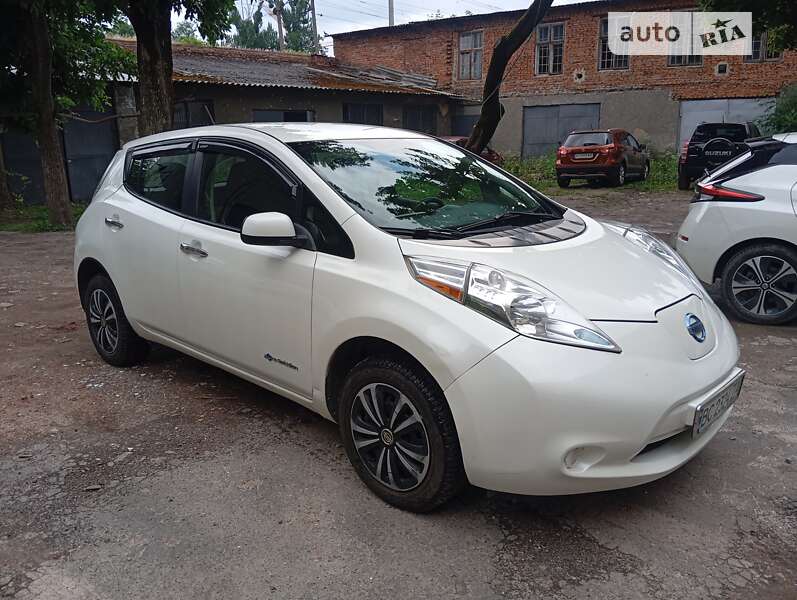 Хэтчбек Nissan Leaf 2014 в Львове