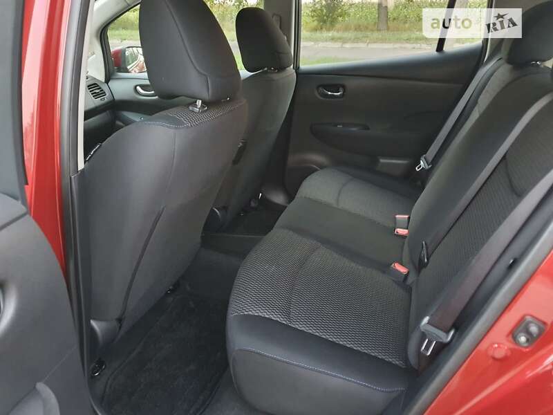Хэтчбек Nissan Leaf 2015 в Днепре