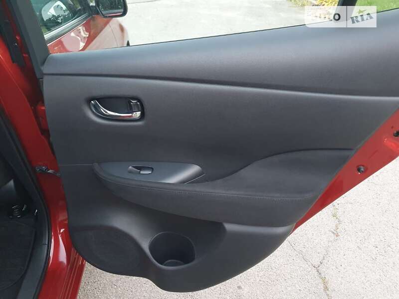 Хэтчбек Nissan Leaf 2015 в Днепре