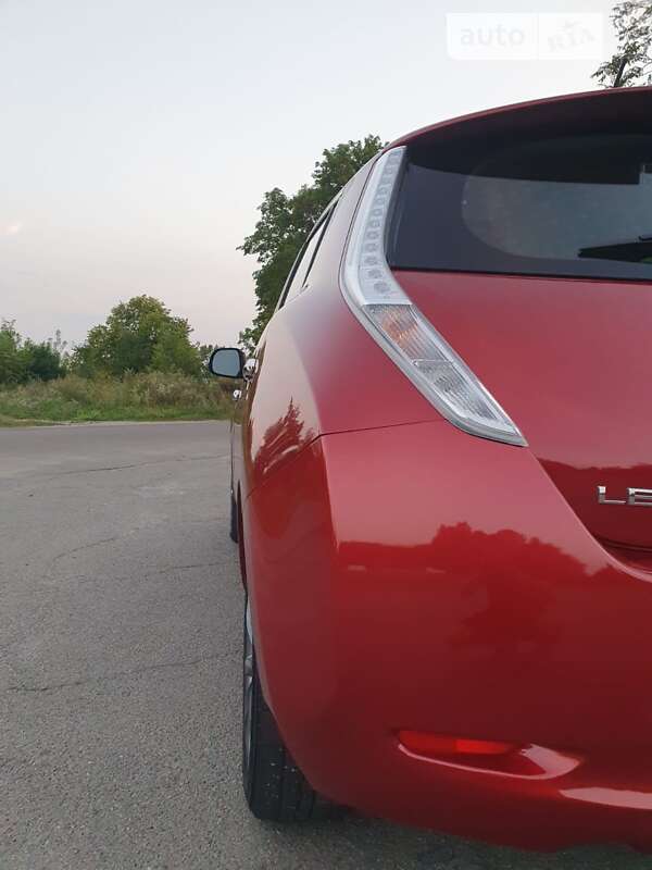 Хэтчбек Nissan Leaf 2015 в Днепре