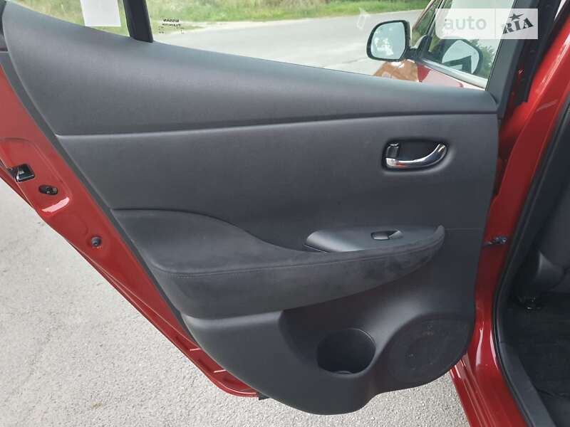 Хэтчбек Nissan Leaf 2015 в Днепре