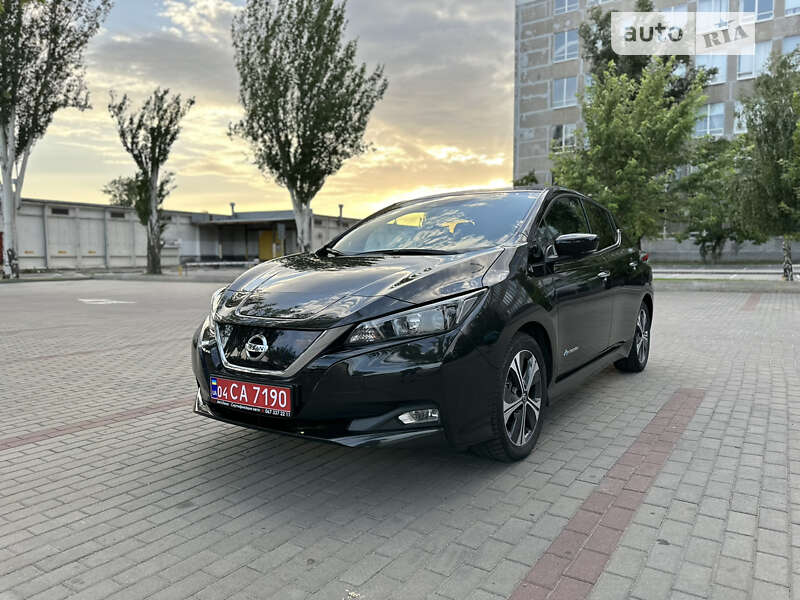 Хетчбек Nissan Leaf 2019 в Дніпрі