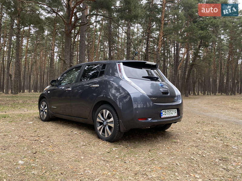 Хетчбек Nissan Leaf 2013 в Чернігові