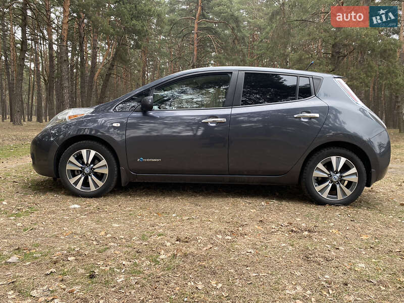 Хетчбек Nissan Leaf 2013 в Чернігові