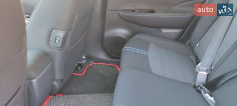 Хетчбек Nissan Leaf 2018 в Долині