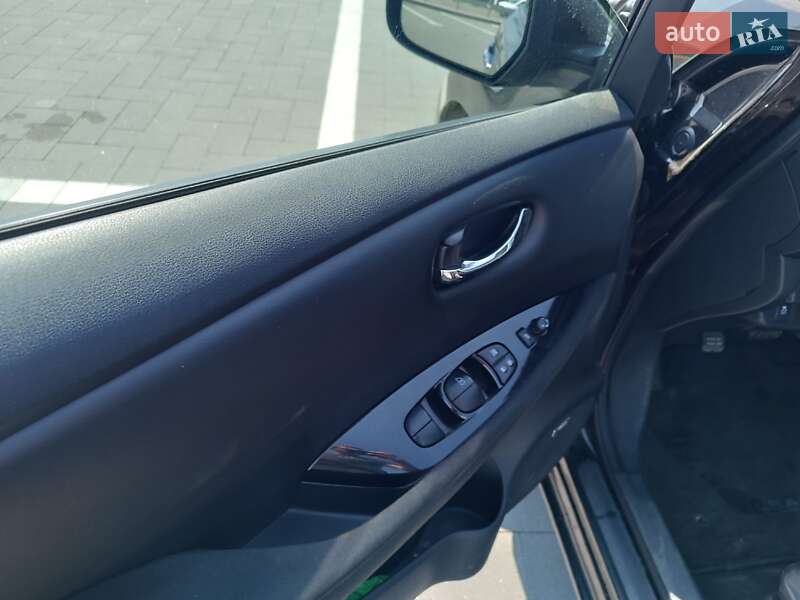 Хэтчбек Nissan Leaf 2015 в Луцке