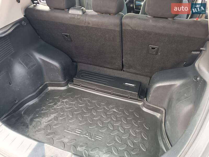 Хэтчбек Nissan Leaf 2015 в Луцке