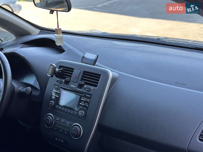 Хэтчбек Nissan Leaf 2015 в Одессе