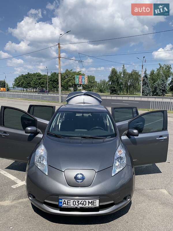 Хэтчбек Nissan Leaf 2014 в 
