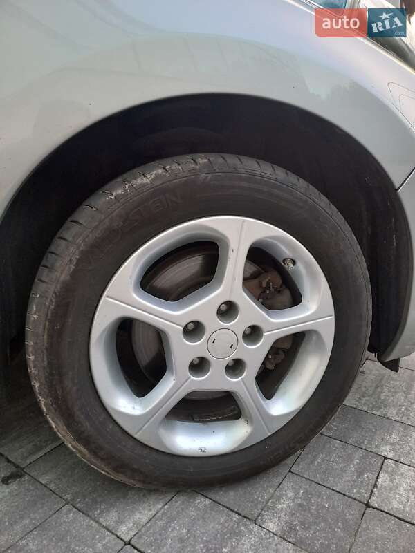 Хэтчбек Nissan Leaf 2015 в Киеве