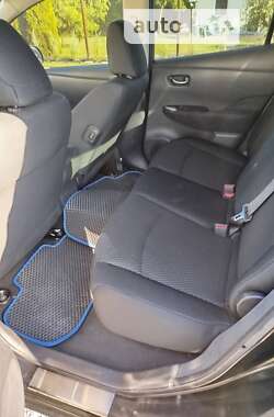 Хэтчбек Nissan Leaf 2015 в 