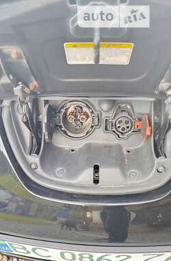 Хэтчбек Nissan Leaf 2015 в 