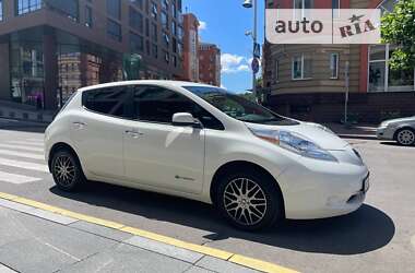 Хетчбек Nissan Leaf 2015 в Дніпрі