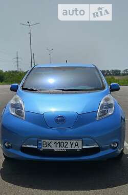 Хэтчбек Nissan Leaf 2010 в Ровно