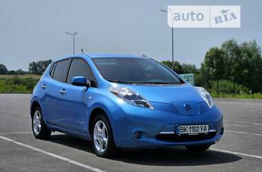 Хэтчбек Nissan Leaf 2010 в Ровно