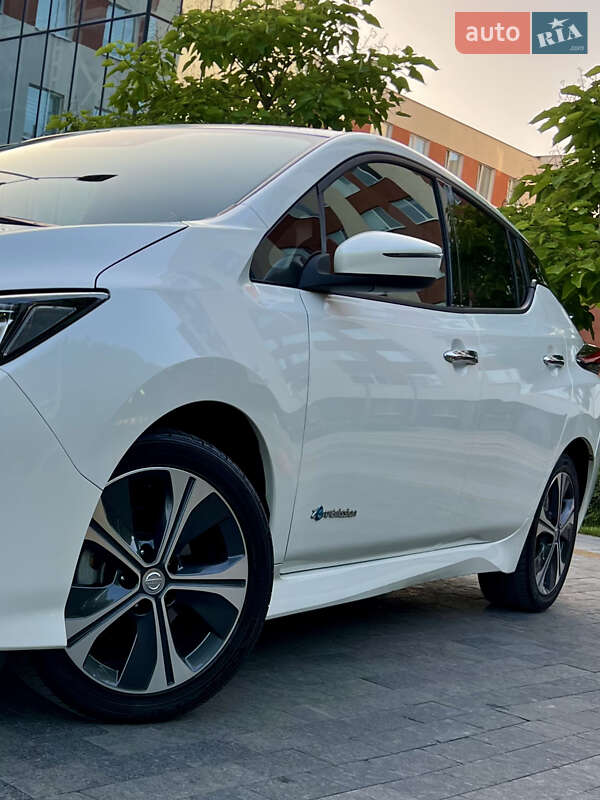 Хэтчбек Nissan Leaf 2017 в Одессе