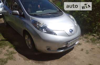 Хэтчбек Nissan Leaf 2011 в Умани