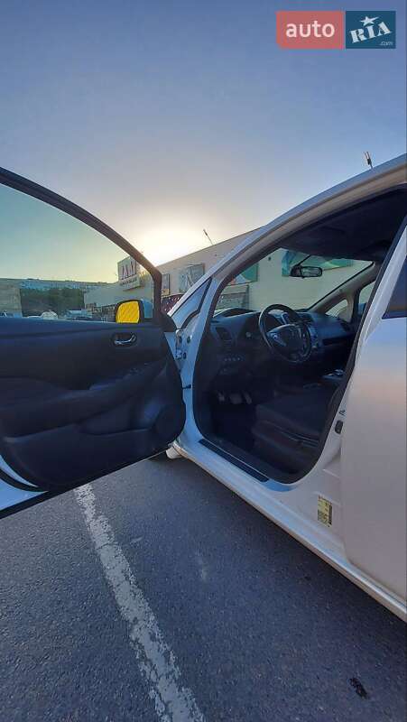 Хэтчбек Nissan Leaf 2015 в Житомире