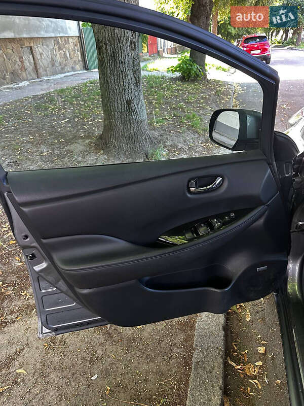 Хэтчбек Nissan Leaf 2013 в Житомире