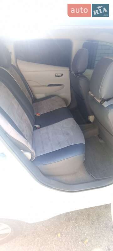 Хэтчбек Nissan Leaf 2012 в Каменке фото 12 Хэтчбек Nissan Leaf 2012 в Каменке