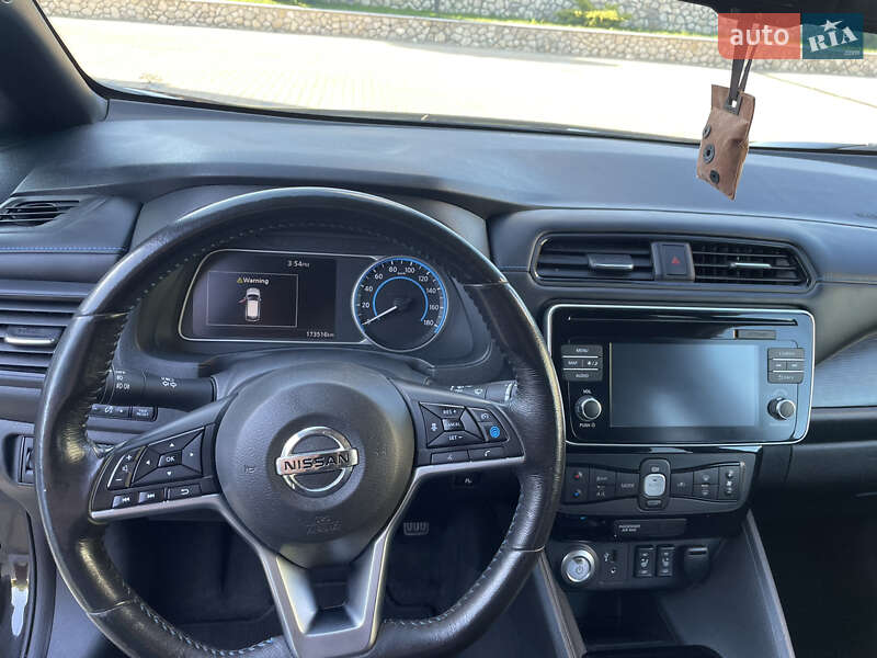 Хэтчбек Nissan Leaf 2018 в Волочиске