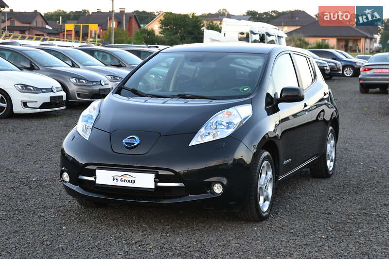 Хетчбек Nissan Leaf 2013 в 
